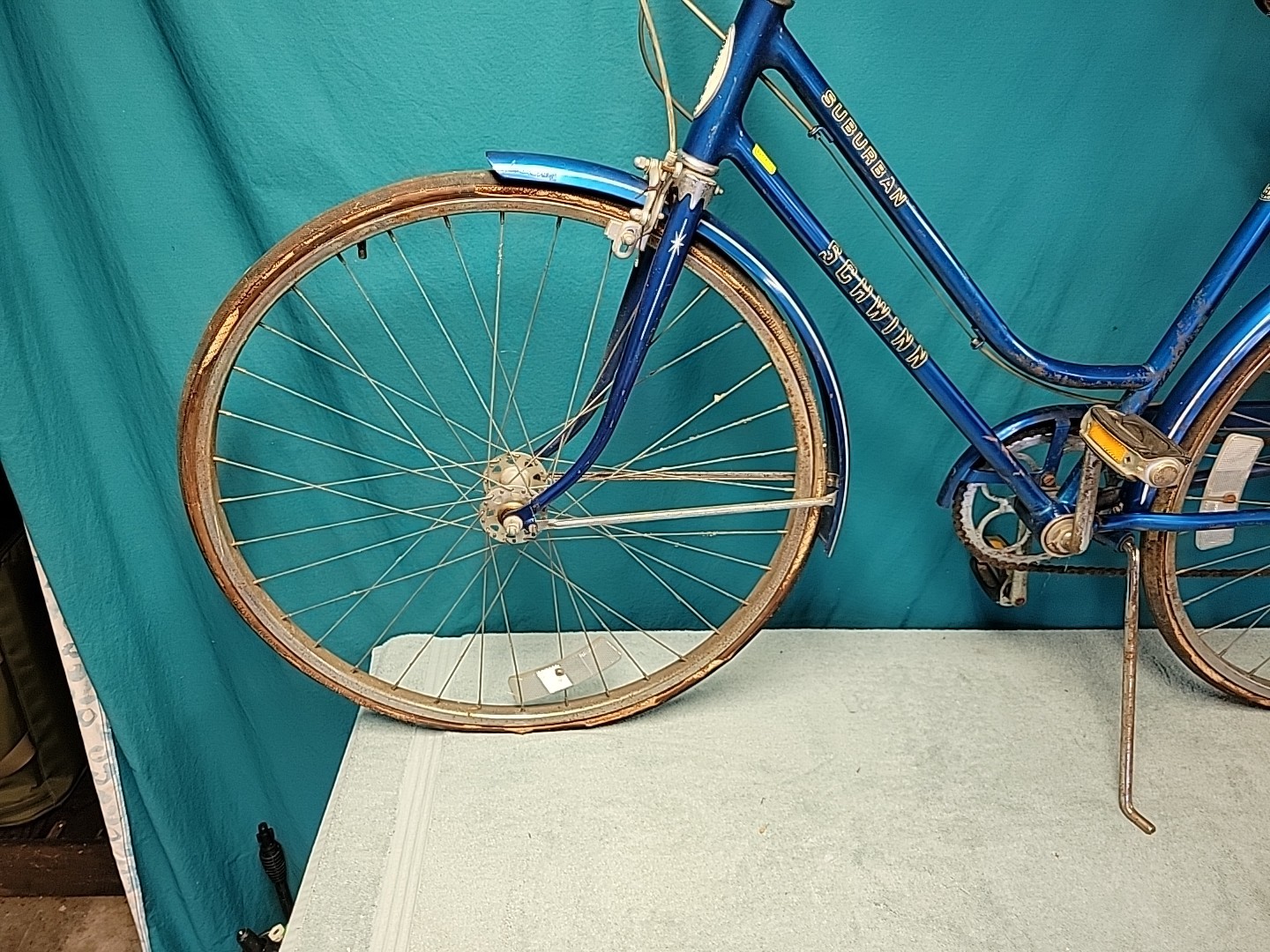 April 1977 Schwinn Suburban Complete Bicycle. Bike Rolls Smooth. Tires Dry Rot