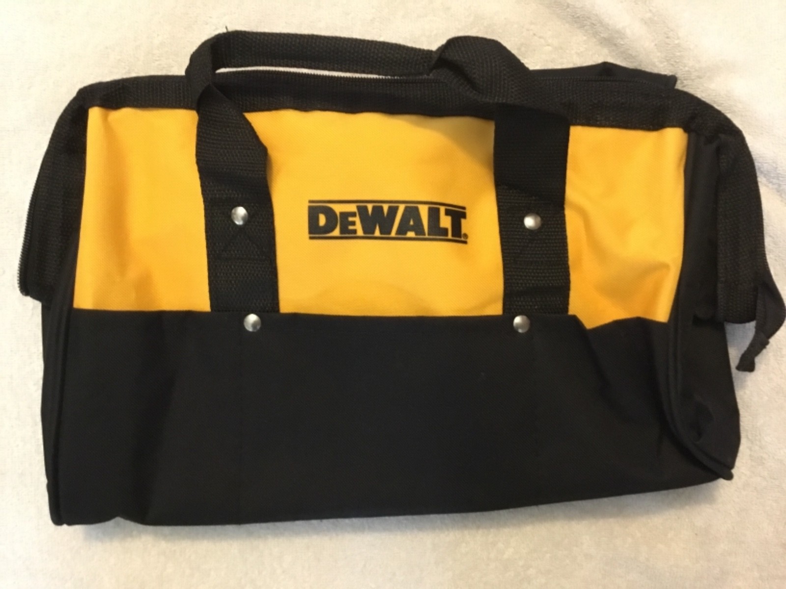 New Dewalt Heavy Duty Ballistic Nylon Tool Bag 15” w Runners & 3 outside Pockets