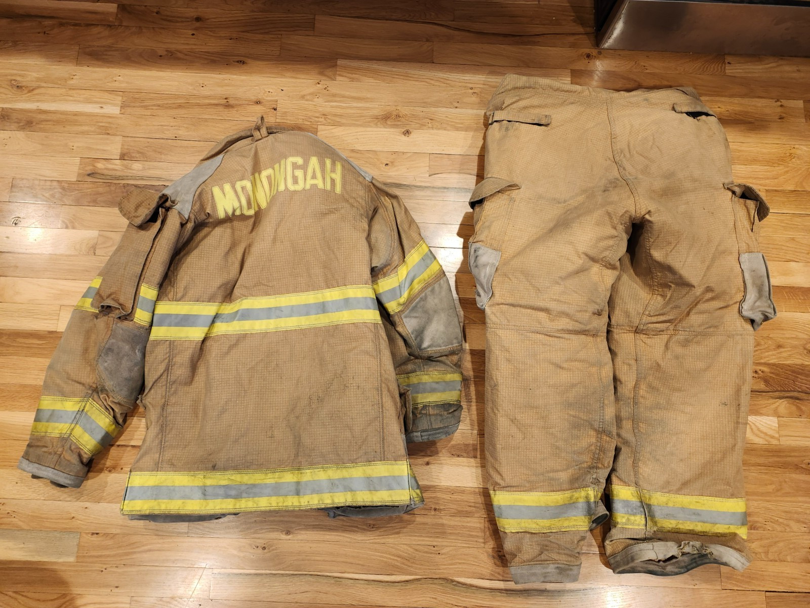 Tan PBI Turnout Gear 40 Coat 38 Pants, B