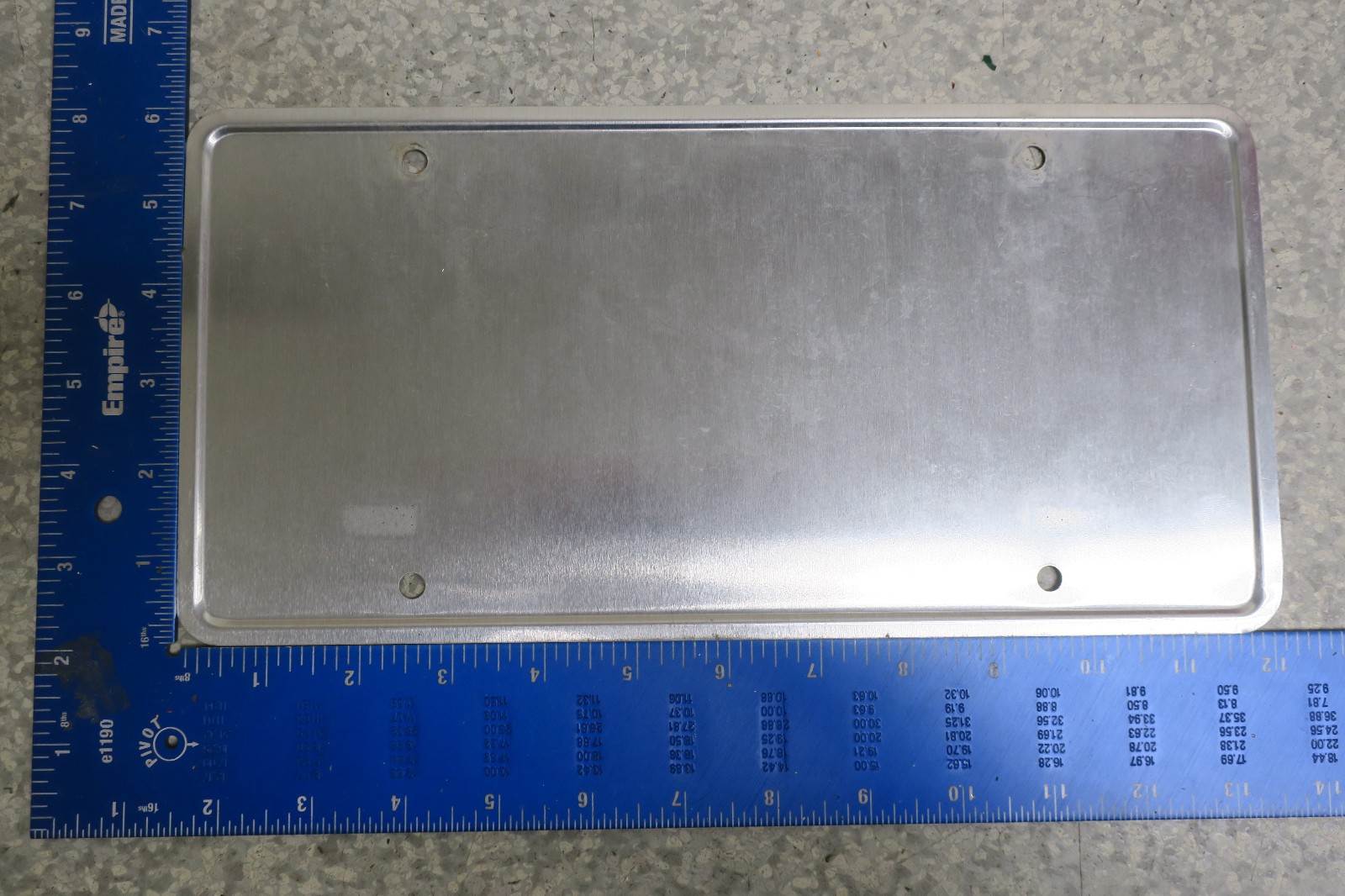 Tennessee License Plate Tag 2019 19 Susan G. Kome Cure Breast Cancer 2TN 045