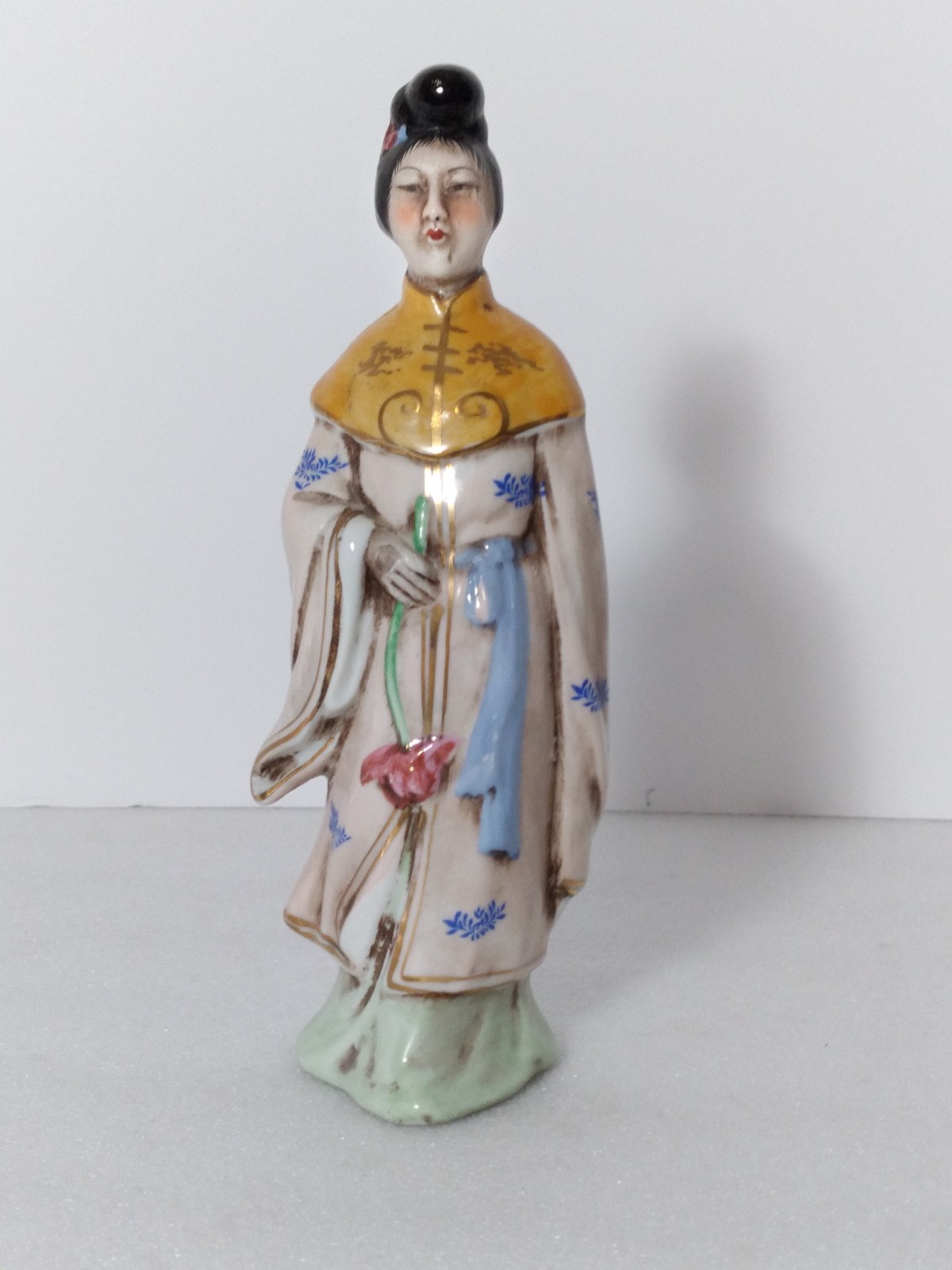 Vintage Japanese Geisha Figurine, Porcelain, Woman in a Kimono 9.5"H