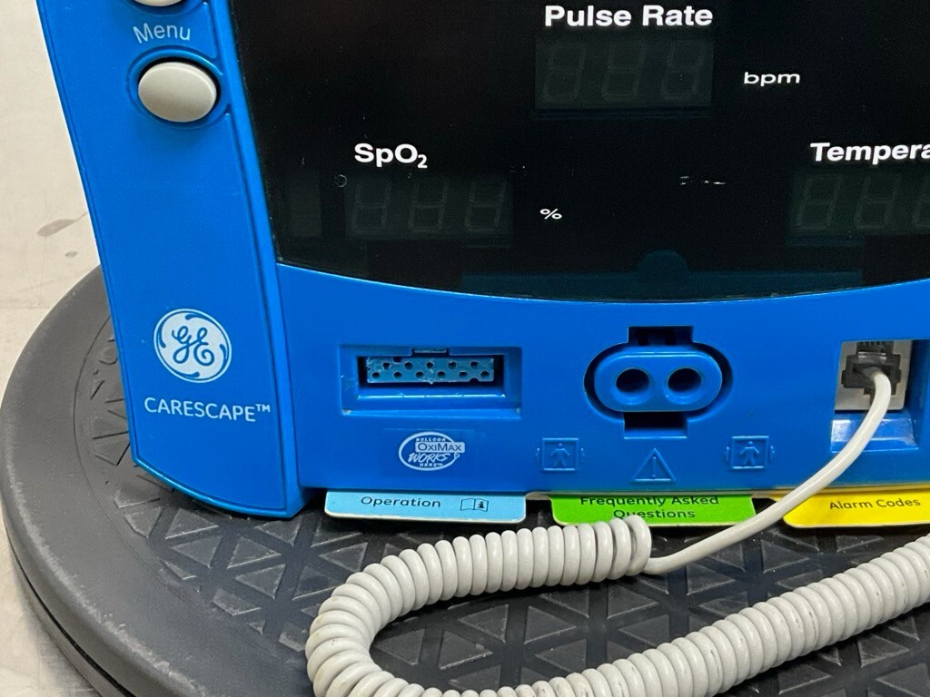 GE Dinamap CareScape V100 Vital Signs Monitor with thermometer & power supply