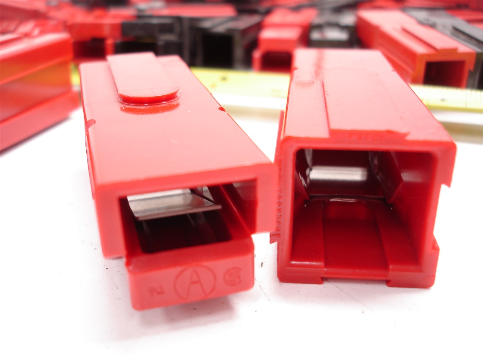 165 TOTAL NASCAR ASSORTED ANDERSON QUICK CONNECT BATTERY WIRE CONNECTOR HOUSINGS