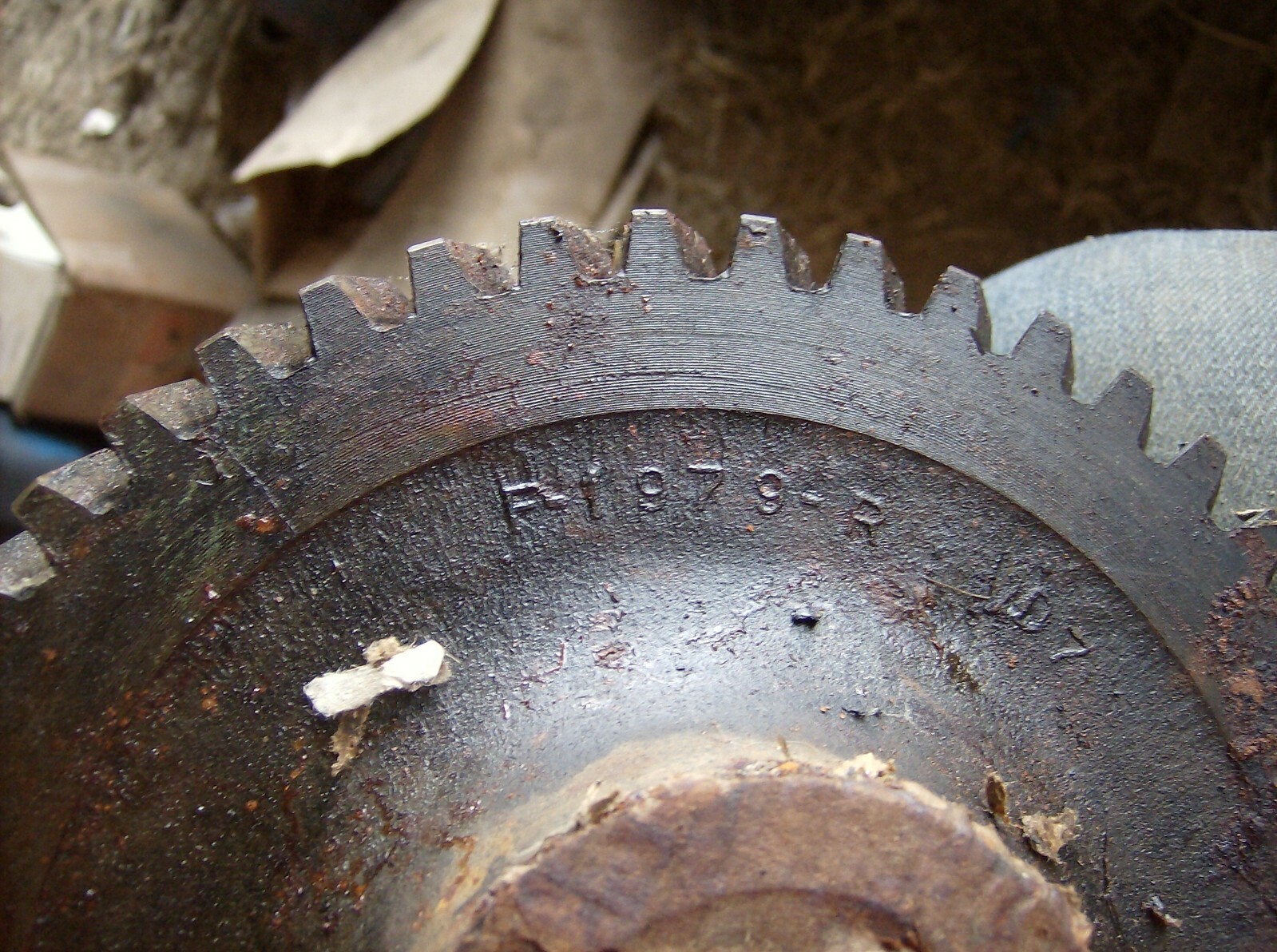 GENUINE JOHN DEERE F1979R OIL PUMP IDLER GEAR 720 730