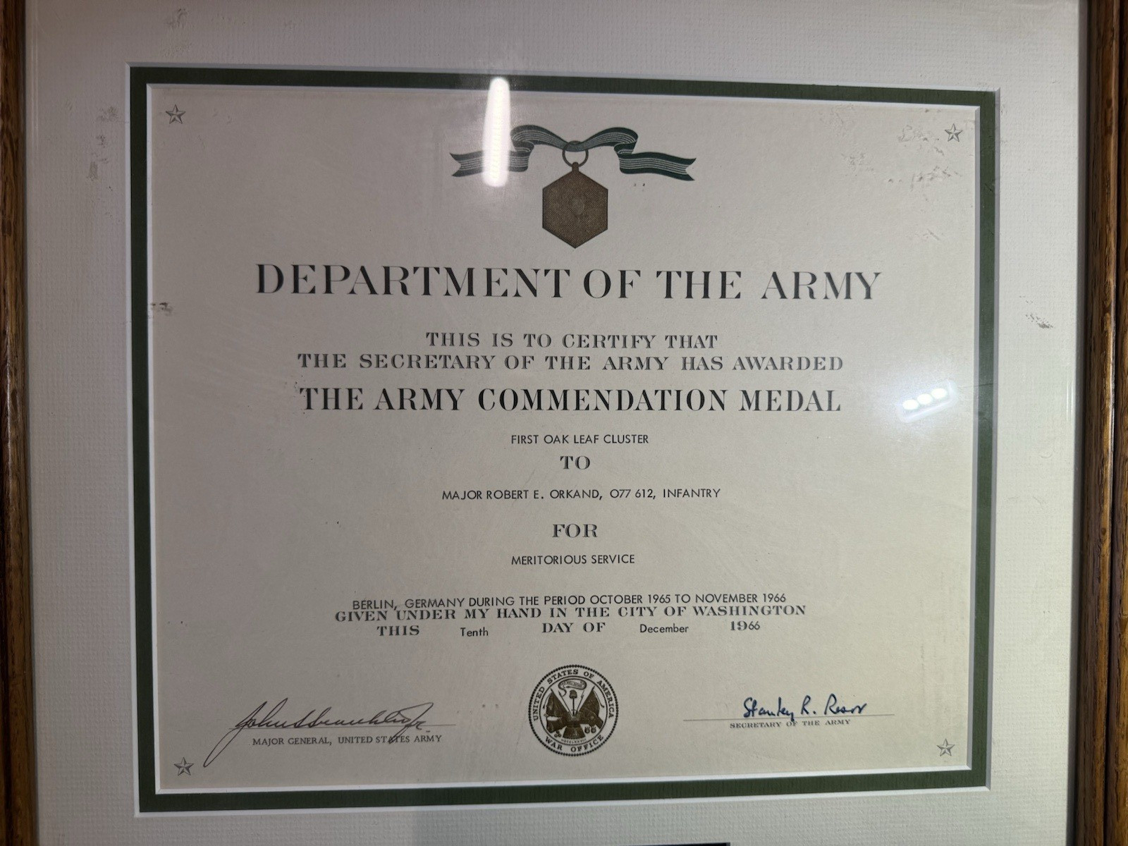 Framed Army Commendation Medal w/ First Oak Leaf w/Certificate SHIPS4FREE2USA!!