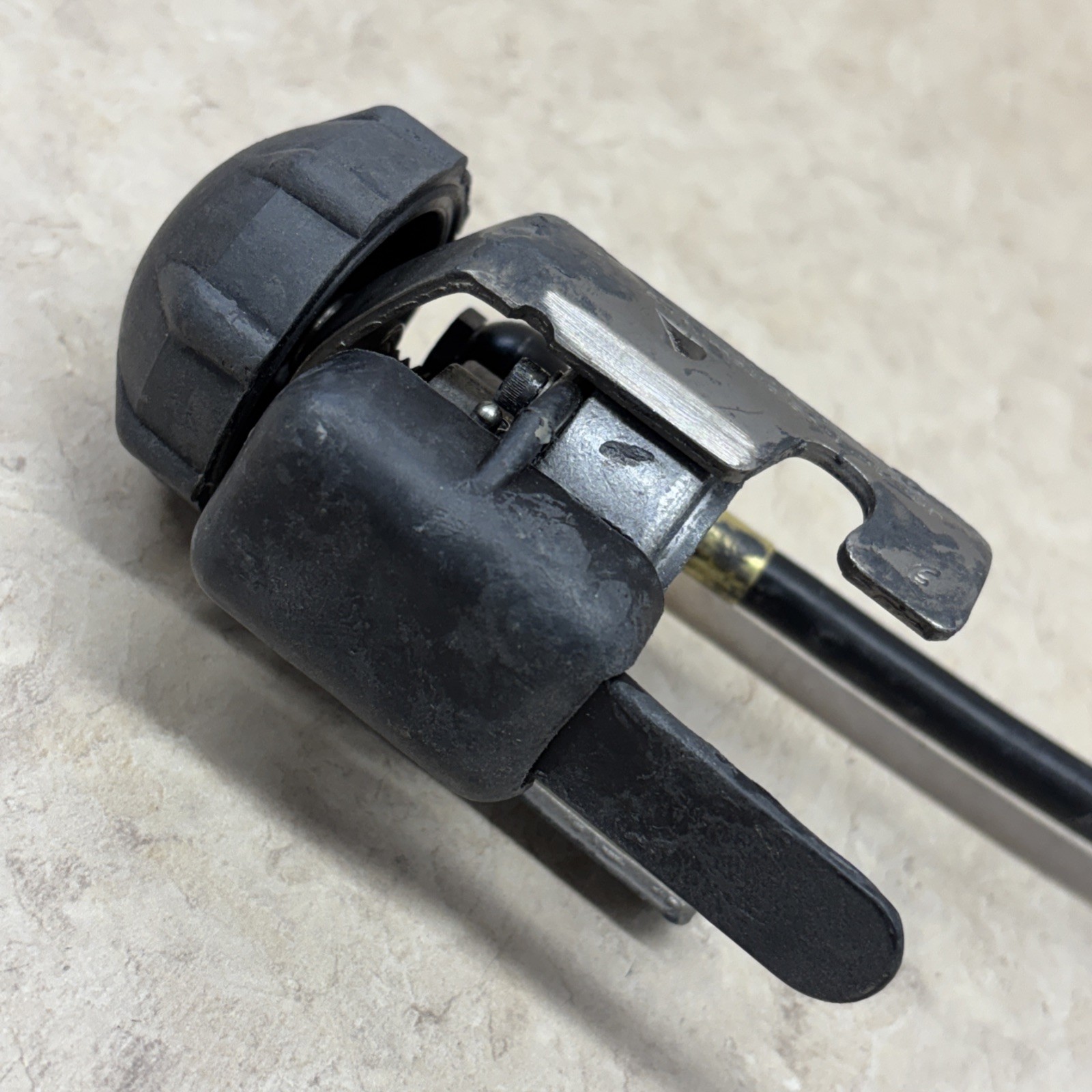 SEMCO Model 250 Pneumatic Retainer Sealant Tool Gun 6 oz. Retainer & Hose