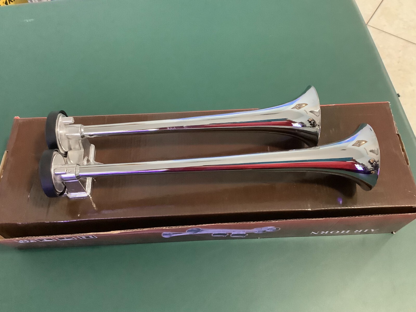 LOUD DUAL TRUMPET TRAIN AIR HORN CAR/TRUCK/RV 12V CHROME. HORNS ONLY