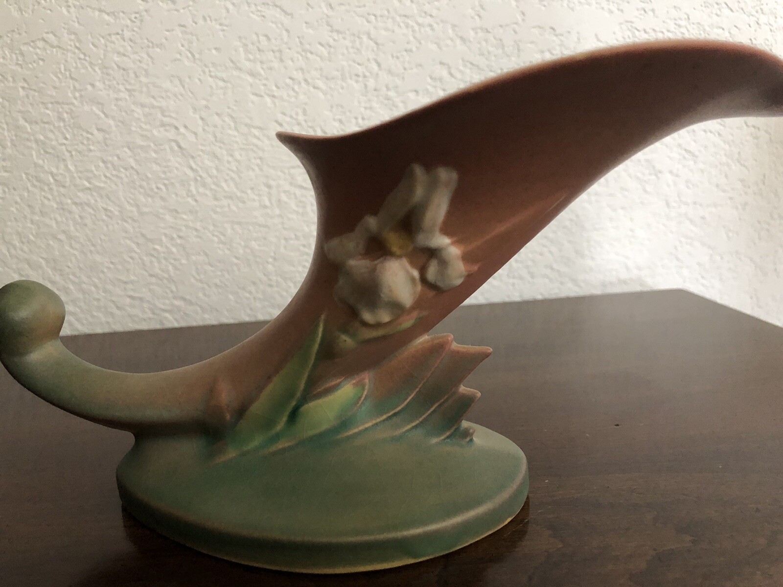 Roseville IRIS PINK CORNUCOPIA VASE 132-8" Outstanding! Pottery 1938 Vintage