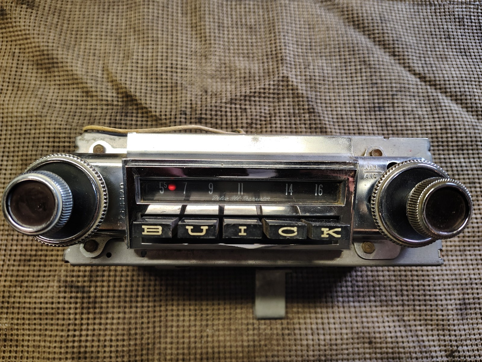 1964 Buick Skylark Special Deluxe Sport Wagon Factory AM Radio 980649 WORKS!