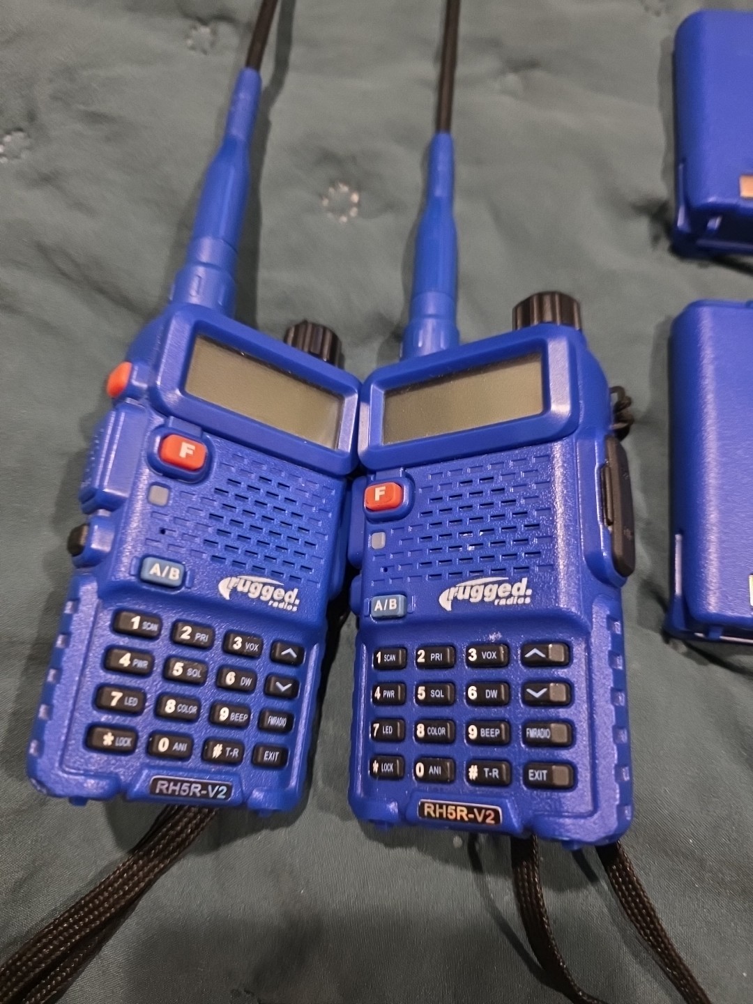 2 Rugged Radios, 4 Batteries, Long Range Communication Antennas, Charger RH5R-V2