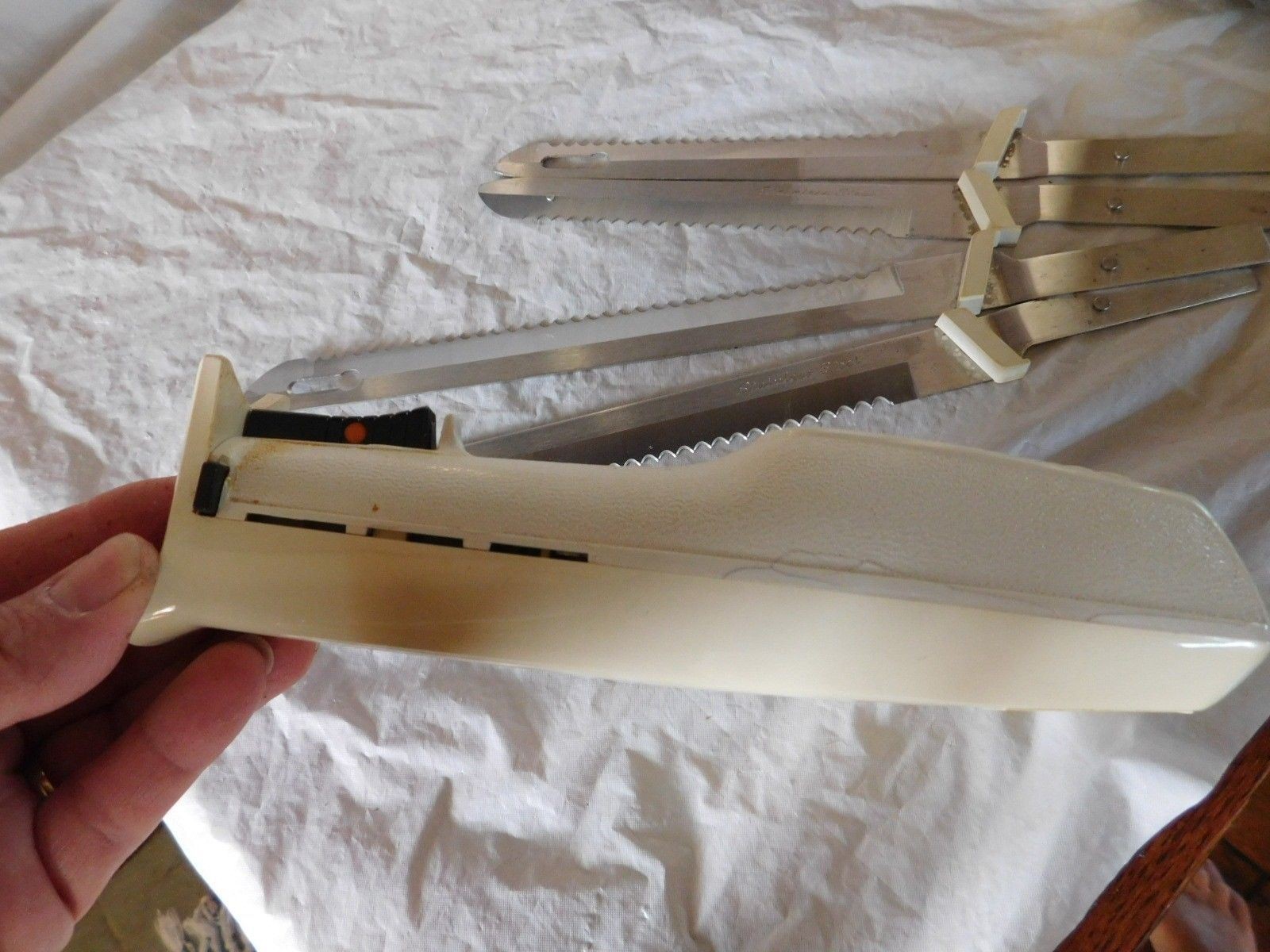 vintage Black & Decker spacemaker spacesaver electric knife undercounter kitchen