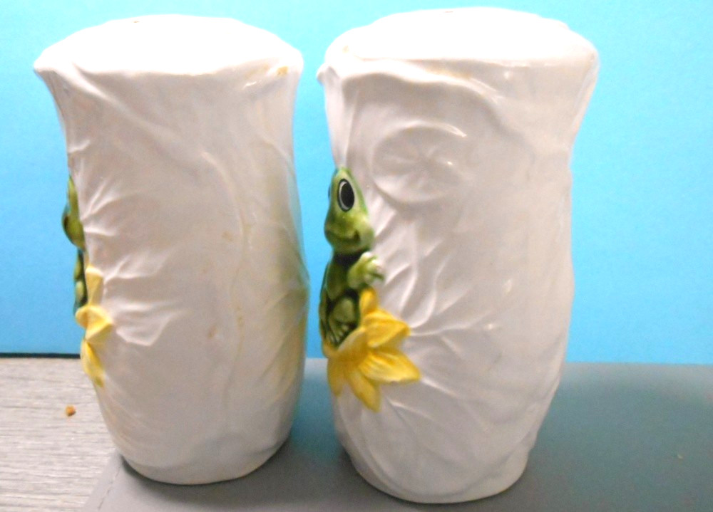 1976 Sears Roebuck Neil The Frog Oversized Ceramic Salt & Pepper Shakers Japan