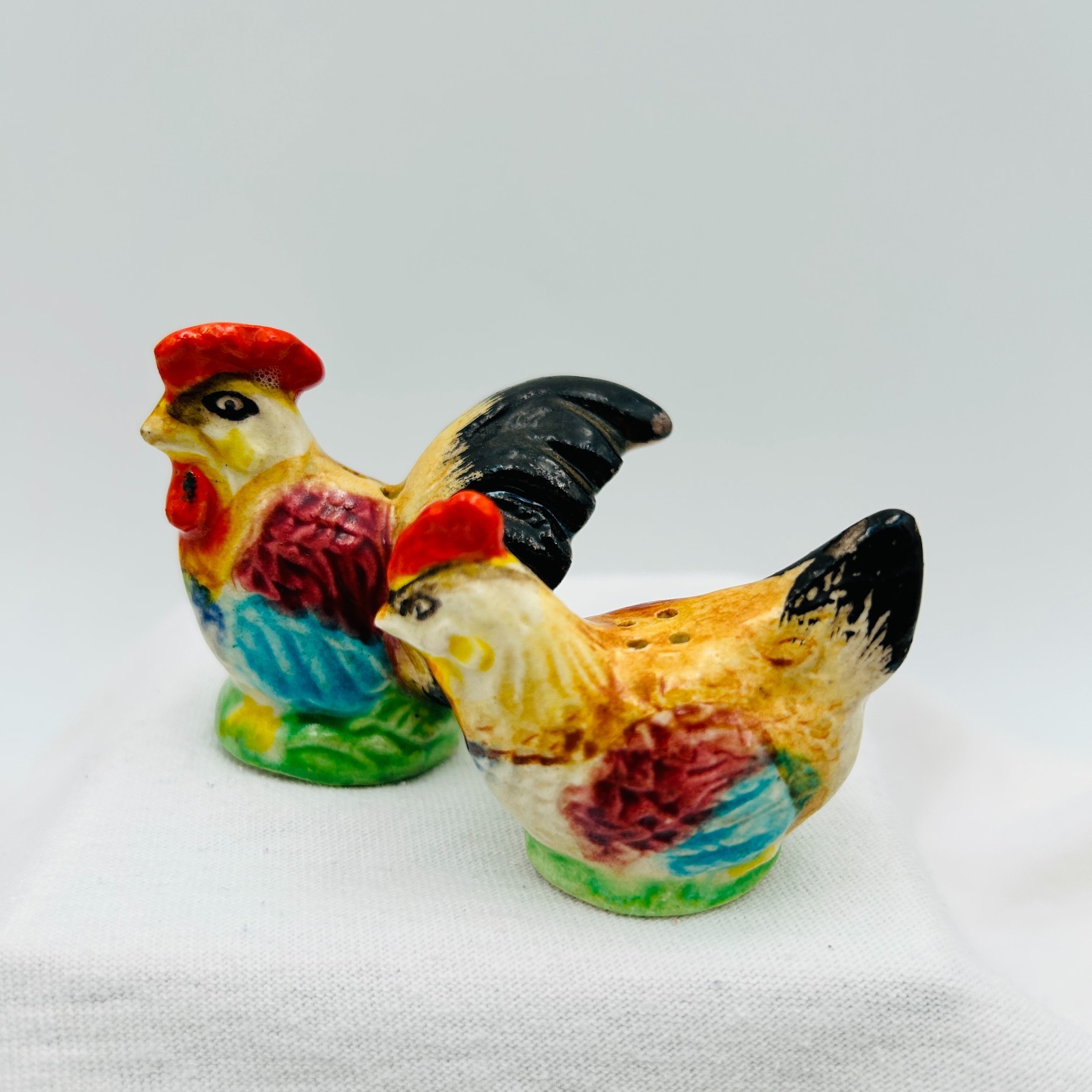 Hand Painted Rooster Chicken on Nest Vintage Salt Pepper Shakers Made in Japan