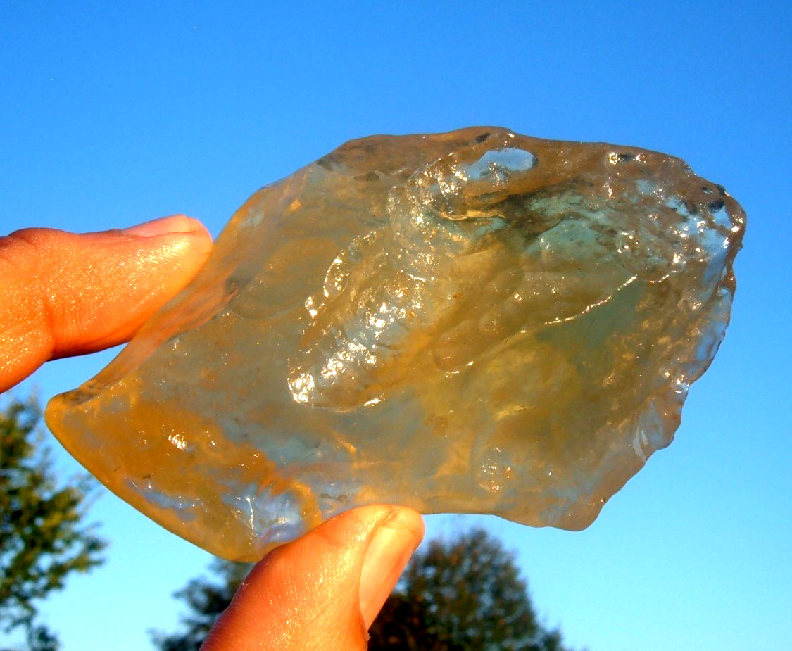 Libyan Desert Glass Meteorite Tektite impact specimen( 670 crt) Super Gem AAA+