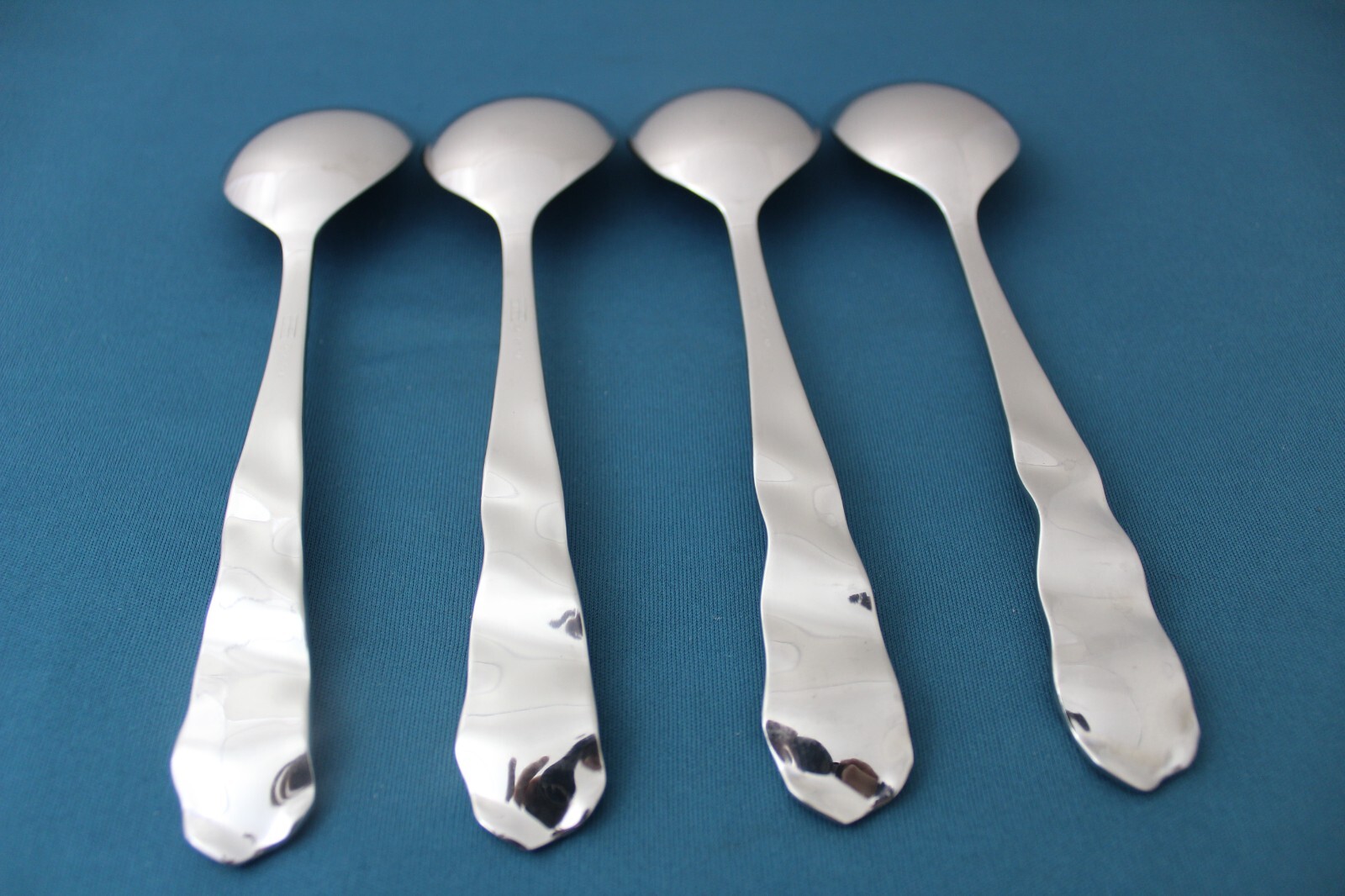Pottery Barn LETTUCE Place Oval Soup Spoons (Set of 4) 18/8 Japan 7 1/2"