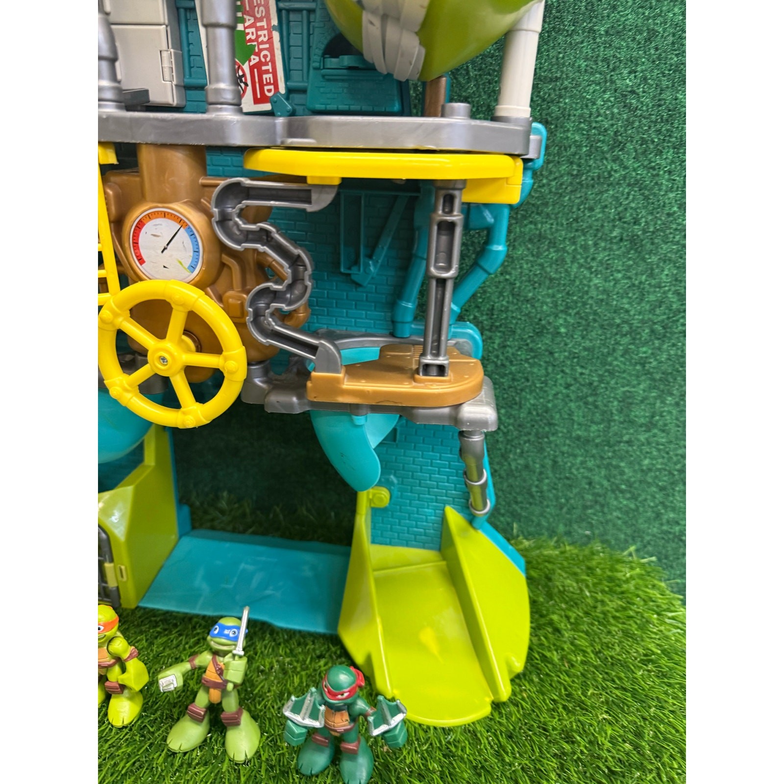 Playskool TMNT Ninja Turtle Half Shell Hq Big Heroes Headquarters Imaginext