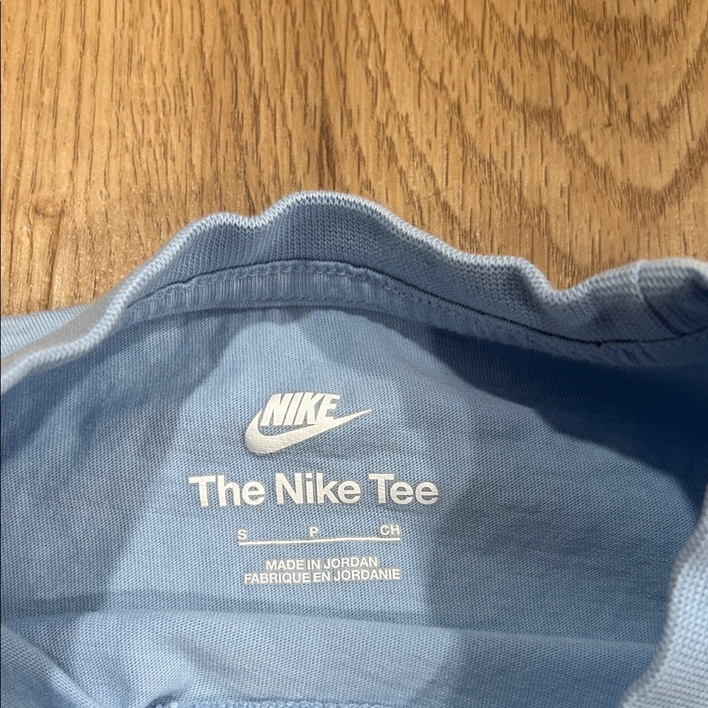 Boys Nike Graphic Tee and Shorts Set Size Small Light Blue Yellow