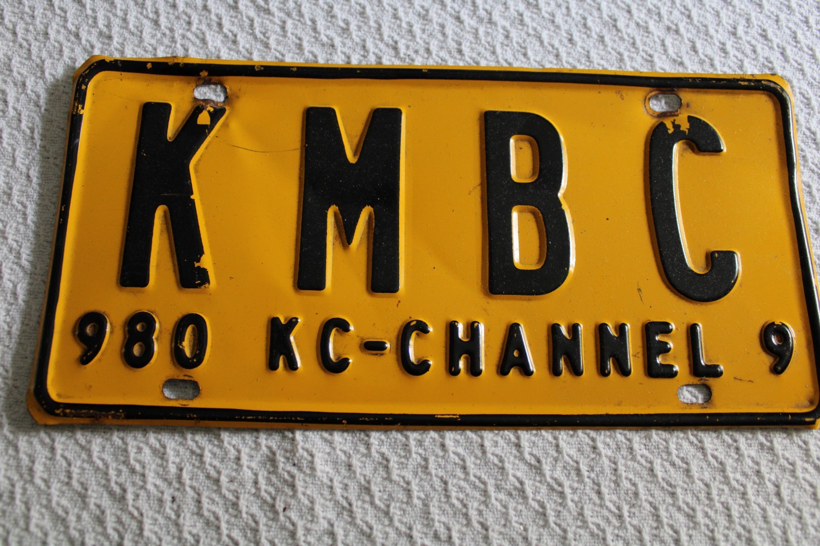 COLLECTION OF (9) NEWS/MEDIA/TV/RADIO PRESS LICENSE PLATES FROM VARIOUS STATES
