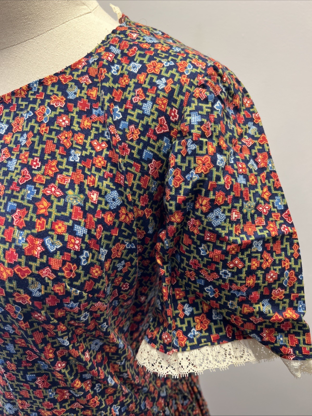 1-Pc 19th century era Woman's Multi Colored Floral Pattern Day Dress - SZ S