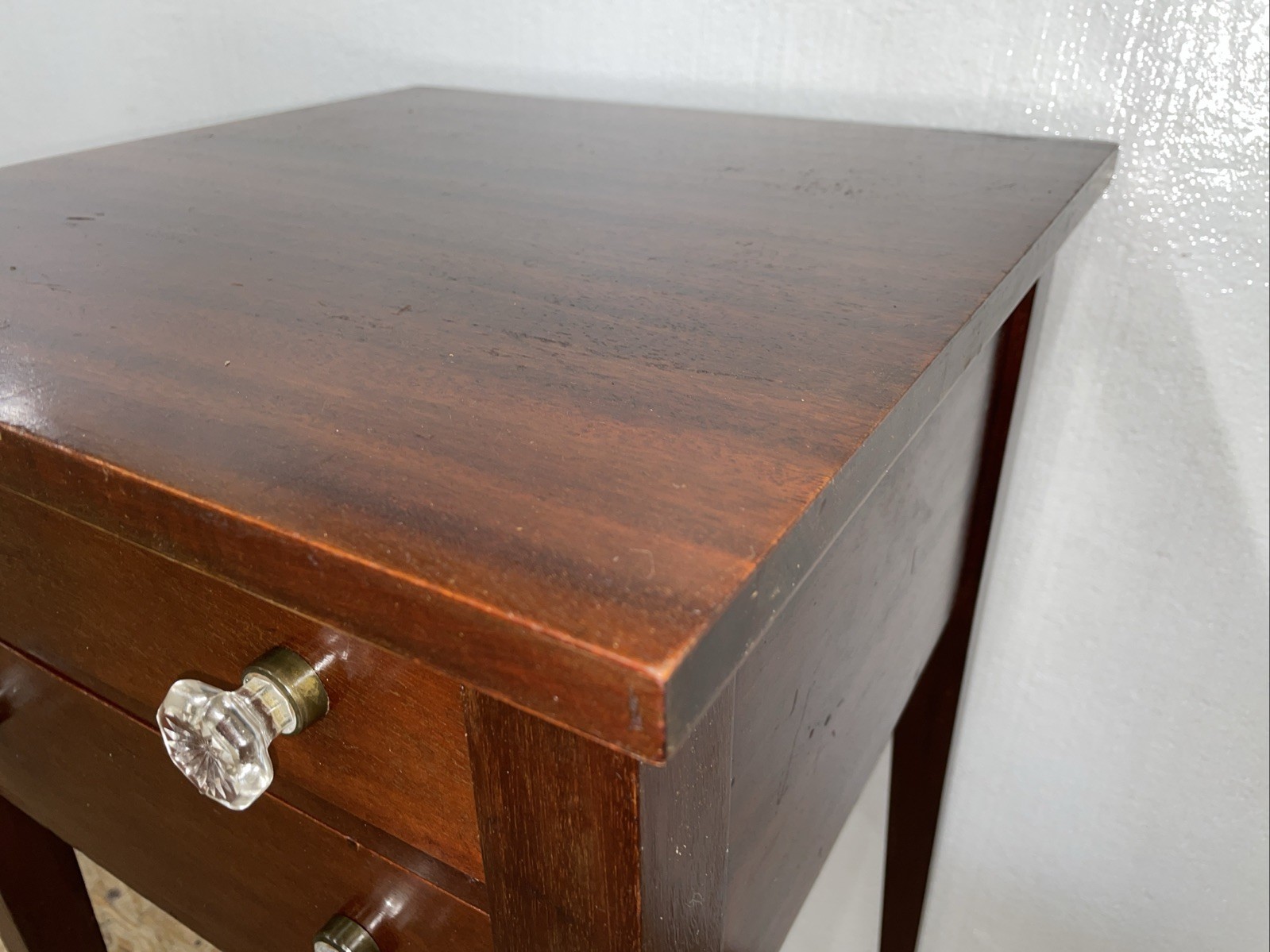 Vintage Mahogany 2 Drawer Table Nightstand lamp stand Glass knobs