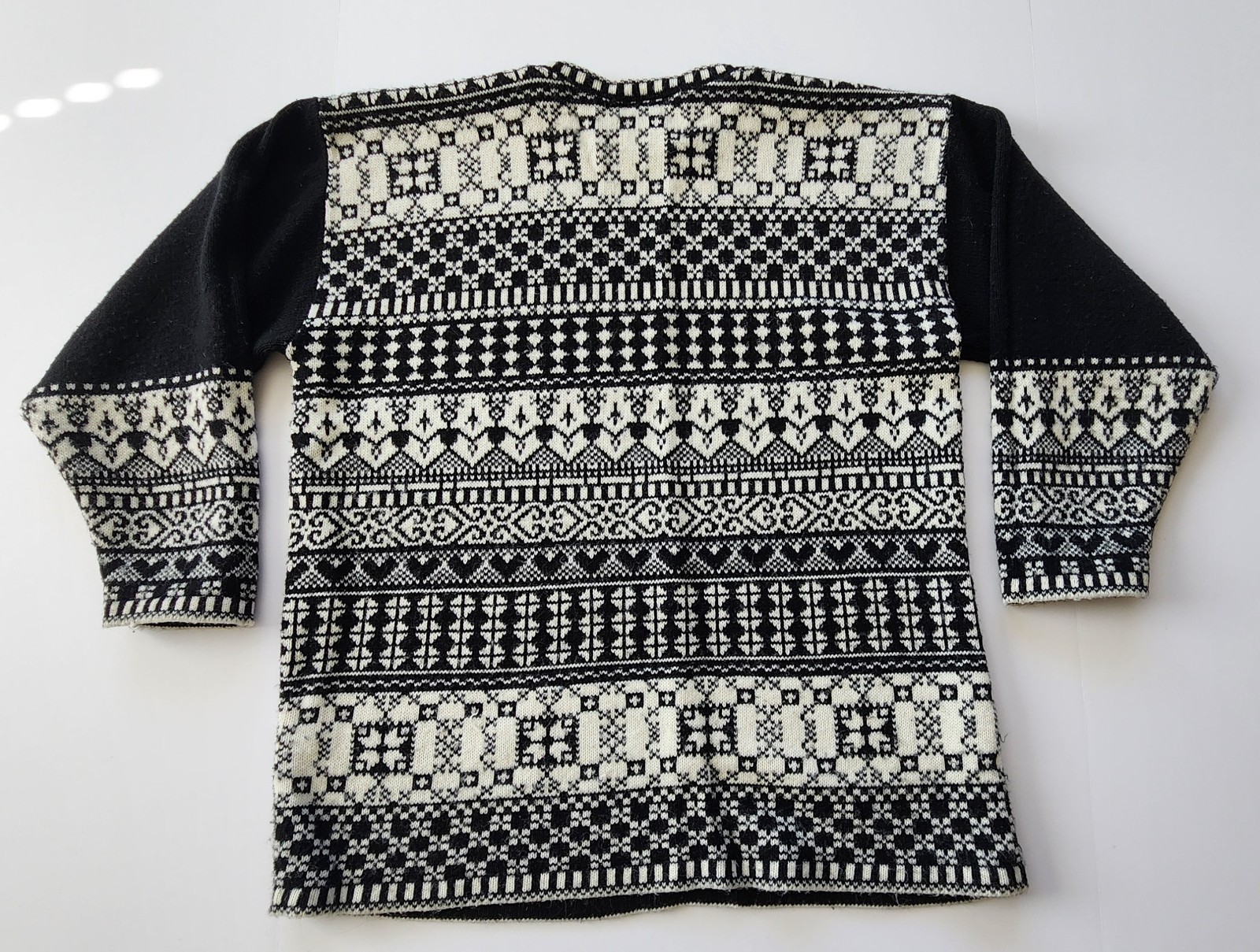Vtg 90s SML Sport Nordic Stag Mountain Black and White Crewneck Knit Sweater - L