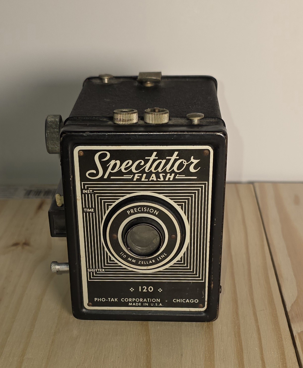 Pho-Tak vintage Spectator 120 flash mfg in the 50's roll film metal box camera