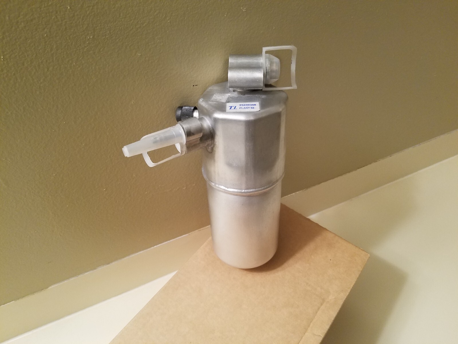 New GM Genuine Express/Savana Van A/C Accumulator GM Part #25890358 ACD#15-10345