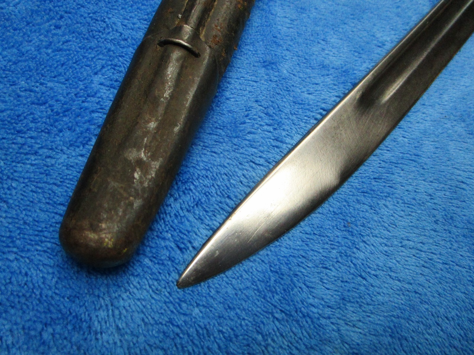 ORIGINAL WW1 CANADIAN M1907 BRITISH SMLE RIFLE BAYONET AND SCABBARD