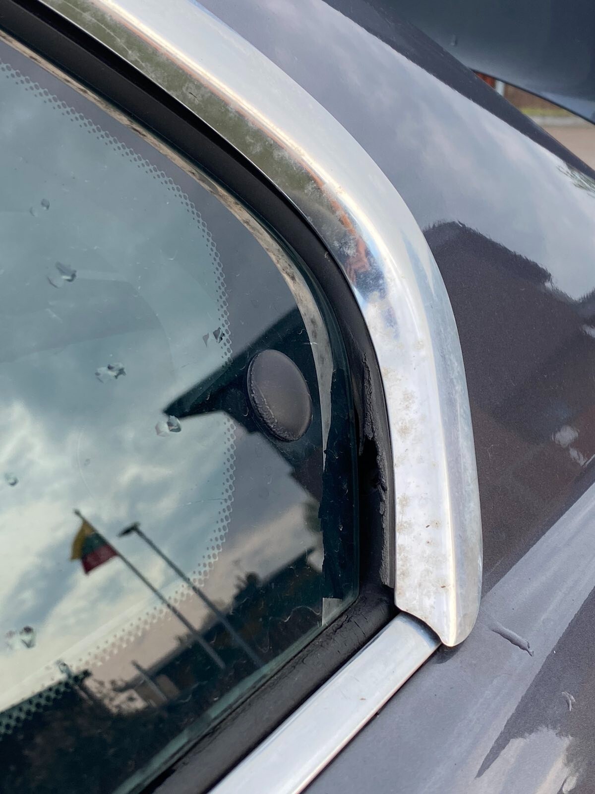 BMW e46 M3 330Ci 328Ci coupe rear quarter window rubber seal weather stripping