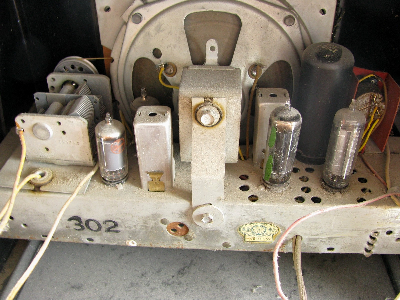 Vintage 1950s Crosley AM Tube Table Radio Model 11-106U ? For Parts or Repair