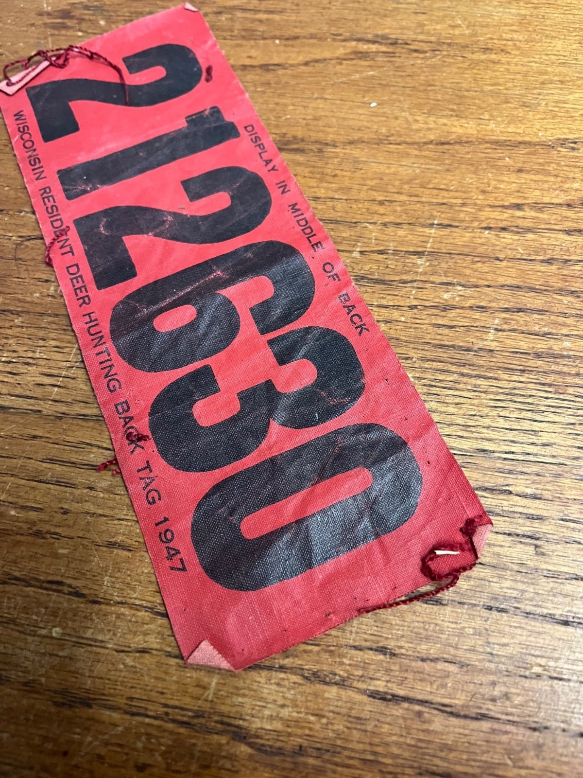 1947 Wisconsin Resident Deer Gun Hunting Back Tag License Red Fabric Deer Camp