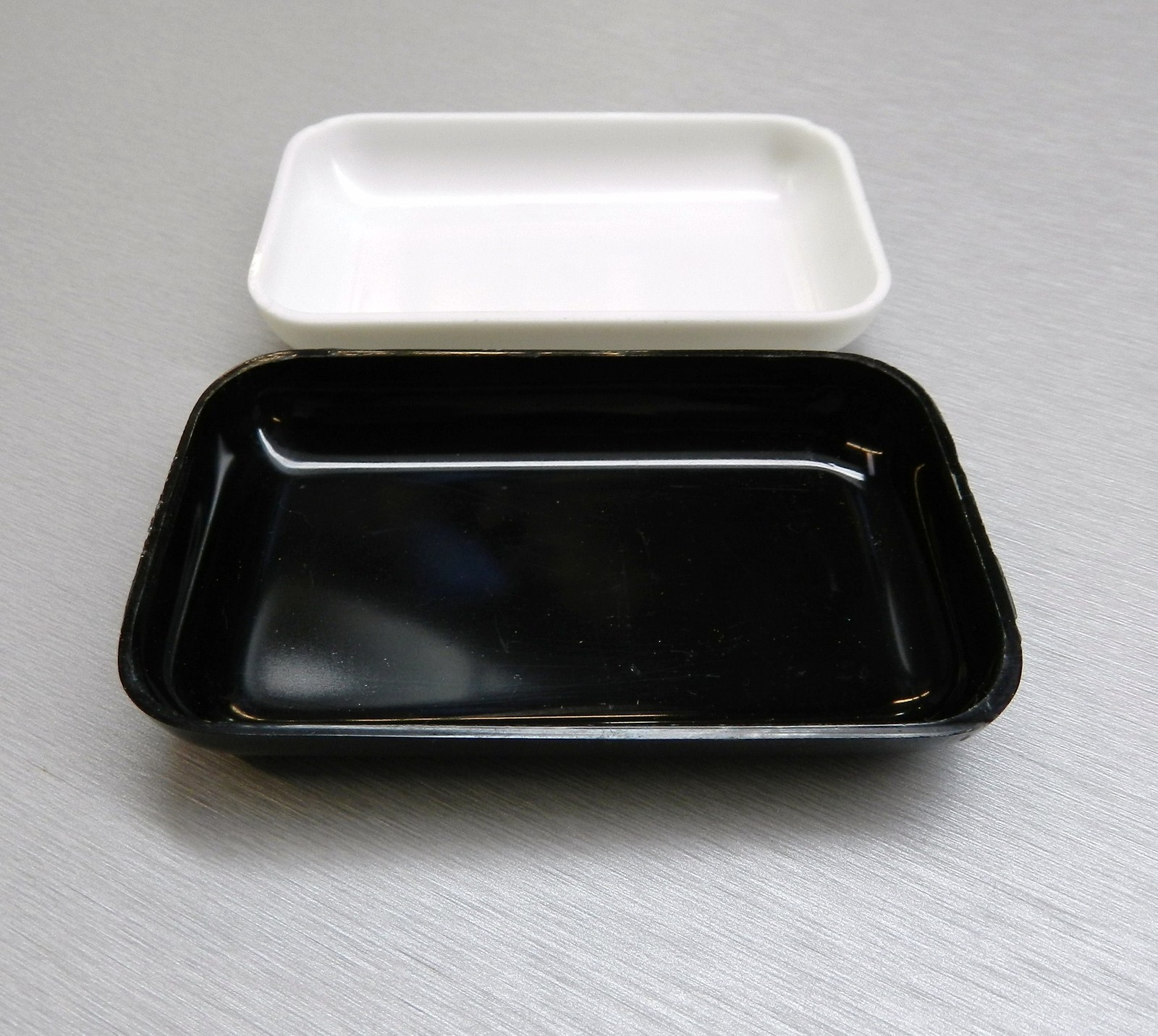 Sorting Trays Plastic for Diamonds Beads Gemstones White & Black Open Trays 2 pc