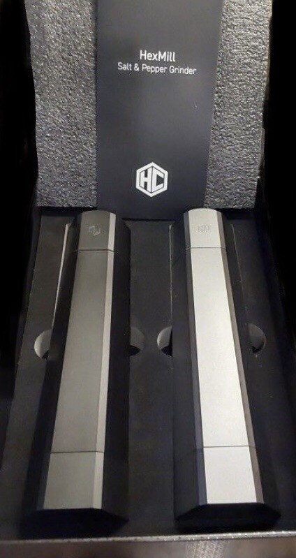 HexClad Salt and Pepper Mill Set with Adjustable Professional Grinders and No...