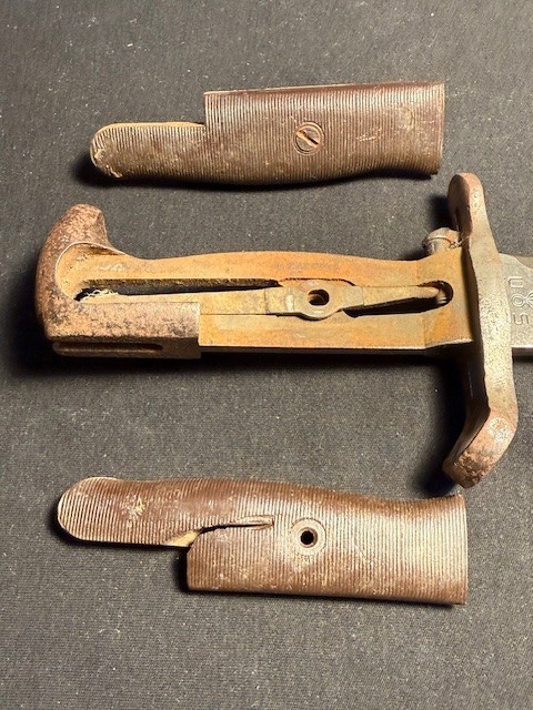 WW2 Original AFH U.S. Flaming Bomb 1943 M1 GARAND 10” BAYONET and SCABBARD