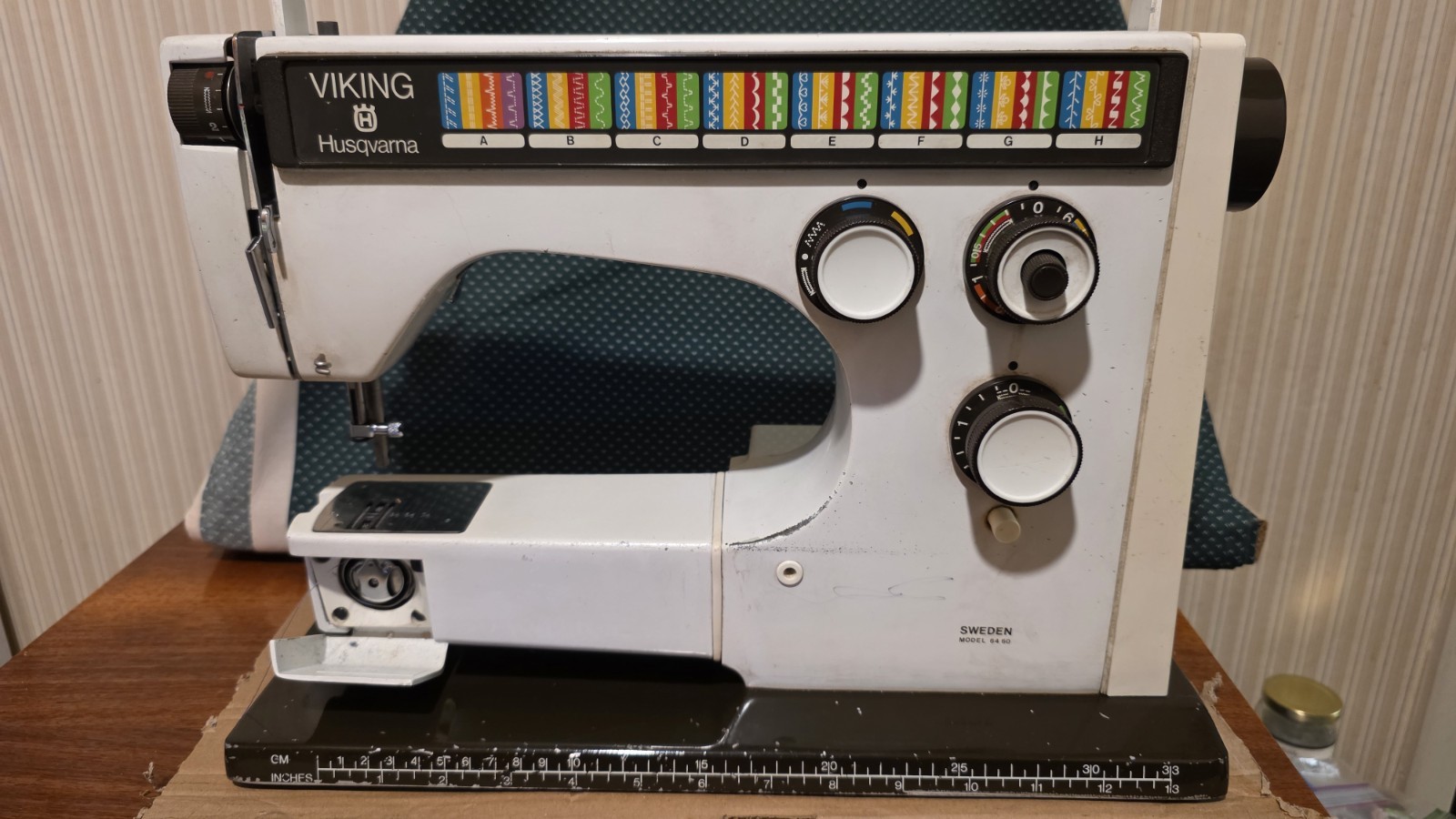 VTG Viking Husqvarna 6460 Sewing Machine For Parts only untested (Missing Cord)
