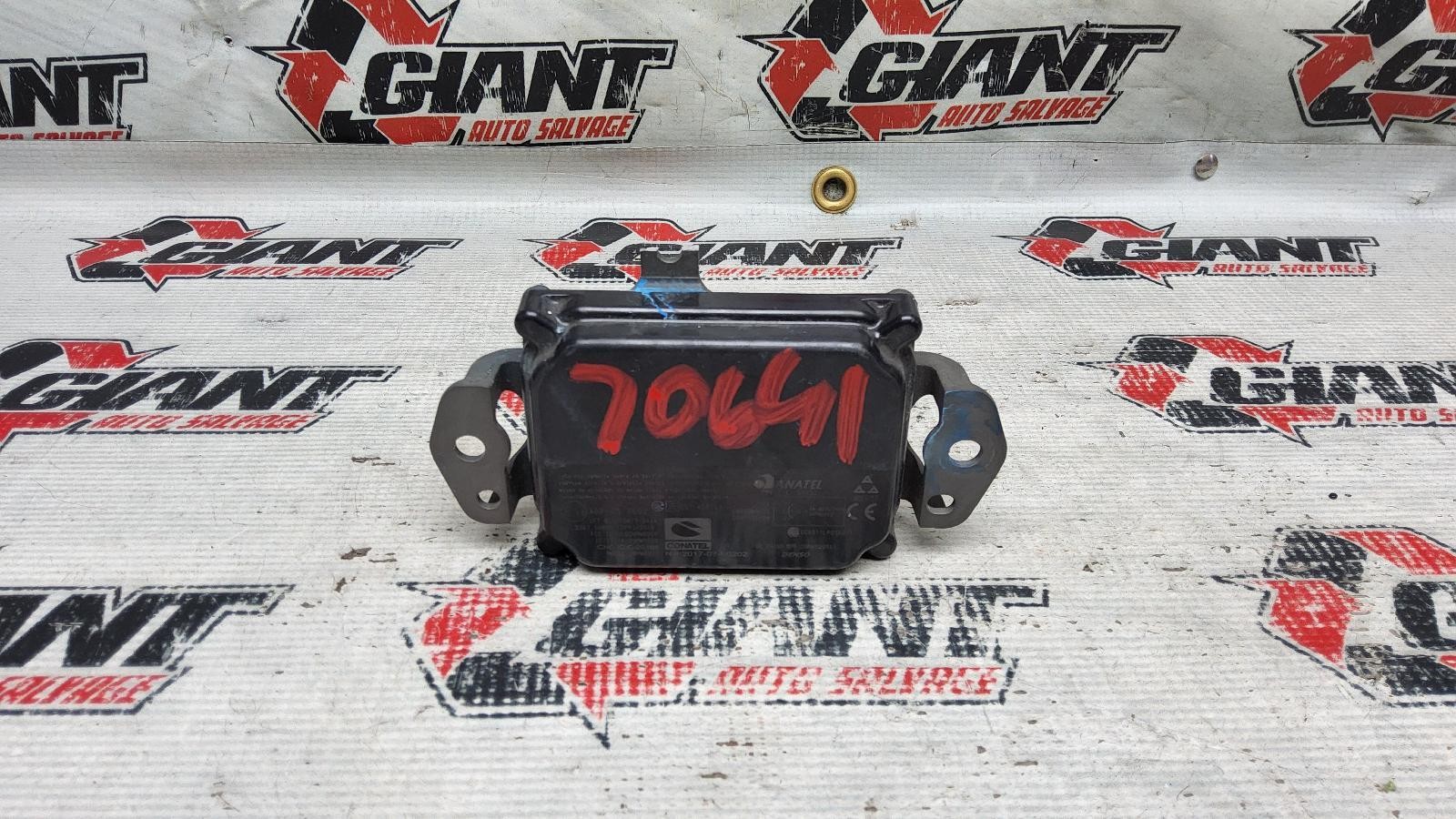 18 19 20 TOYOTA SIENNA CRUISE CONTROL DISTANCE SENSOR RADAR UNIT 882100A010