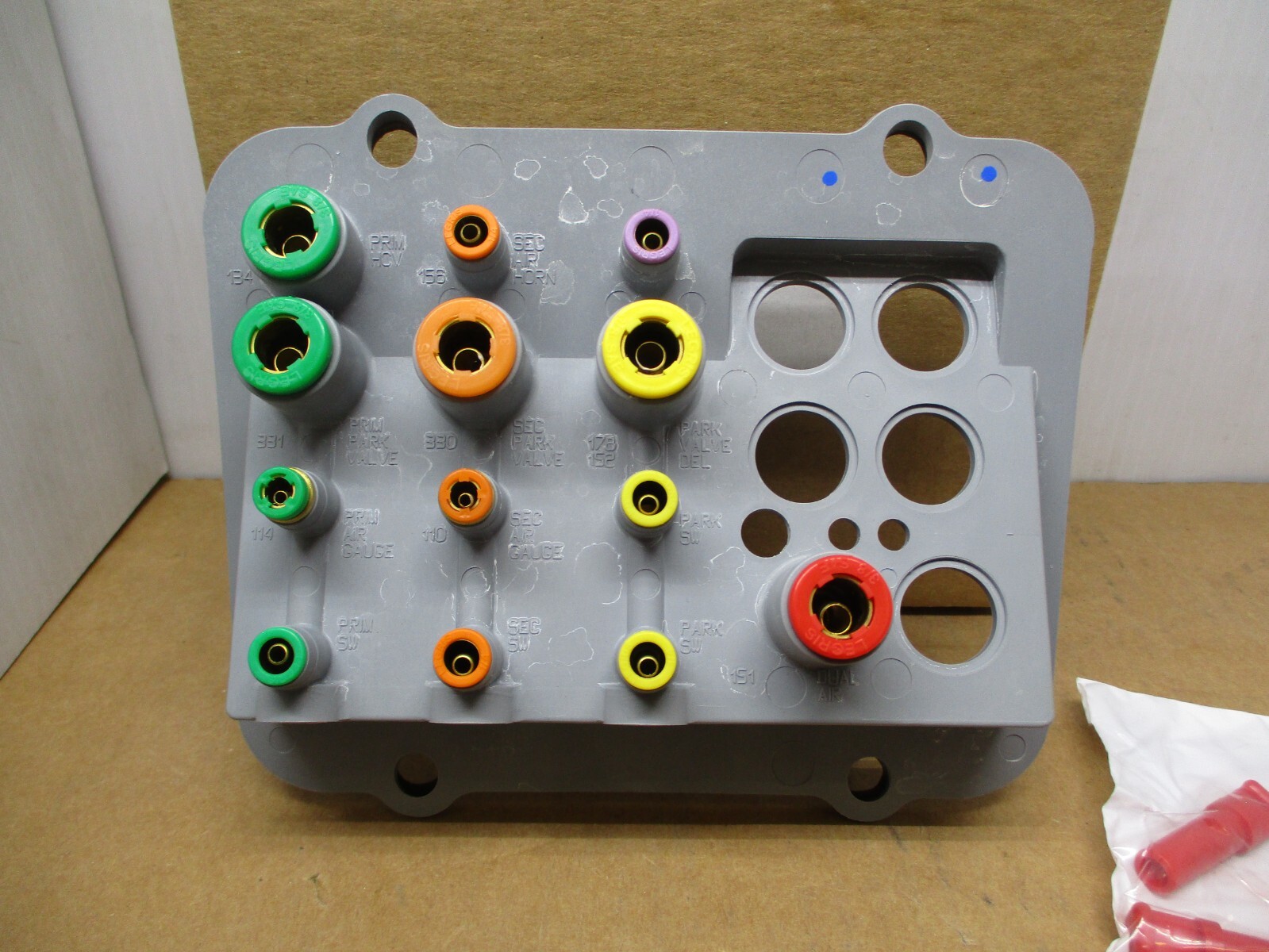 Mack 25165479 AIR LINE Manifold