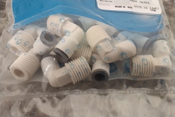 Parker 6579 56 14WP2 180 Pk 1/4 In Pipe Size White Fixed Elbow