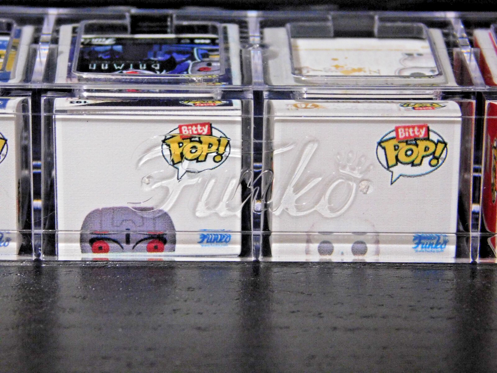 1 Funko Bitty POP! 4 Slot Stackabe Display Case Original Version, No tabs