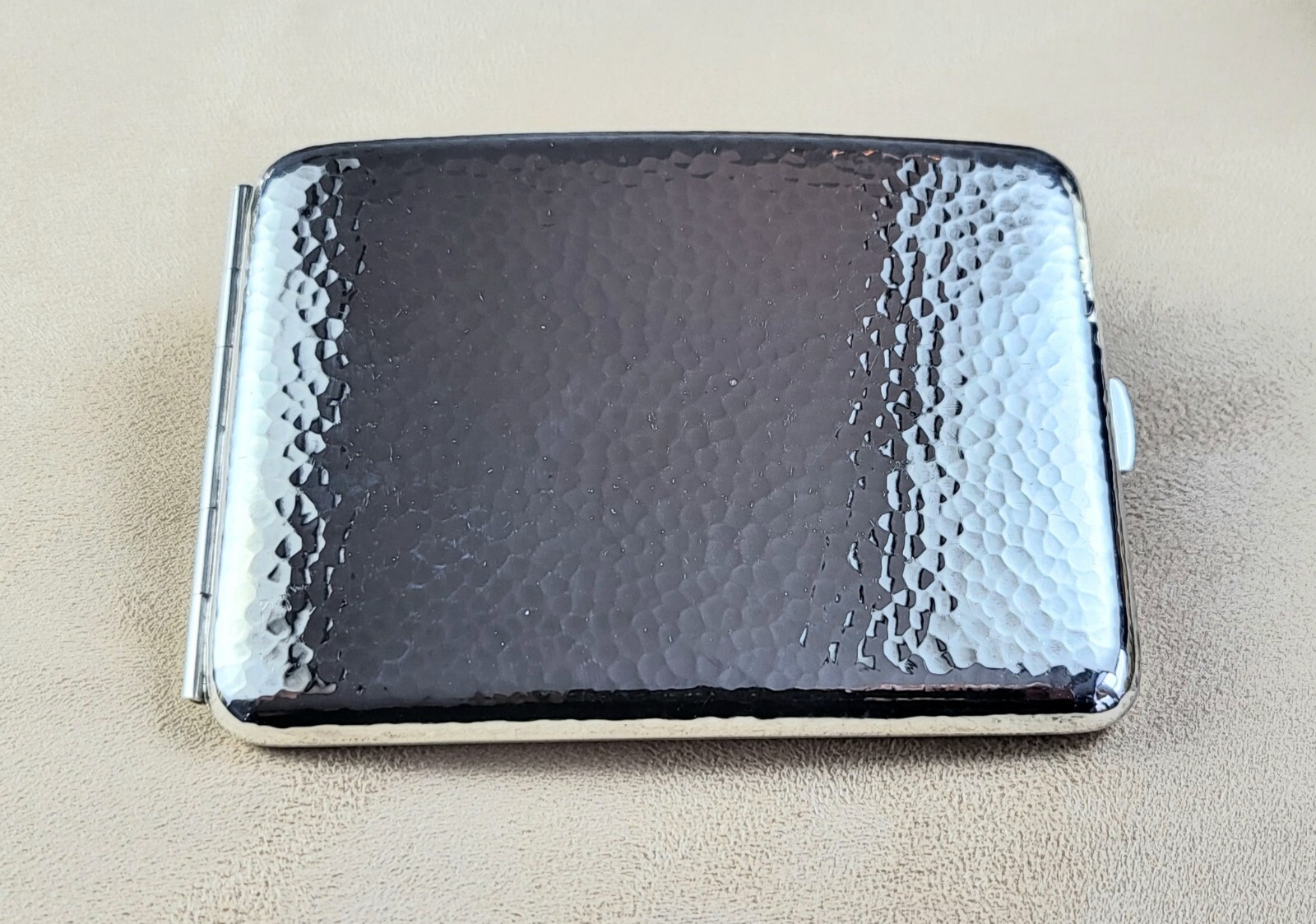 FINE LRG c. 1965 Japanese Hammered Sterling+ Silver Curved Smokes Case 3.56 ozt