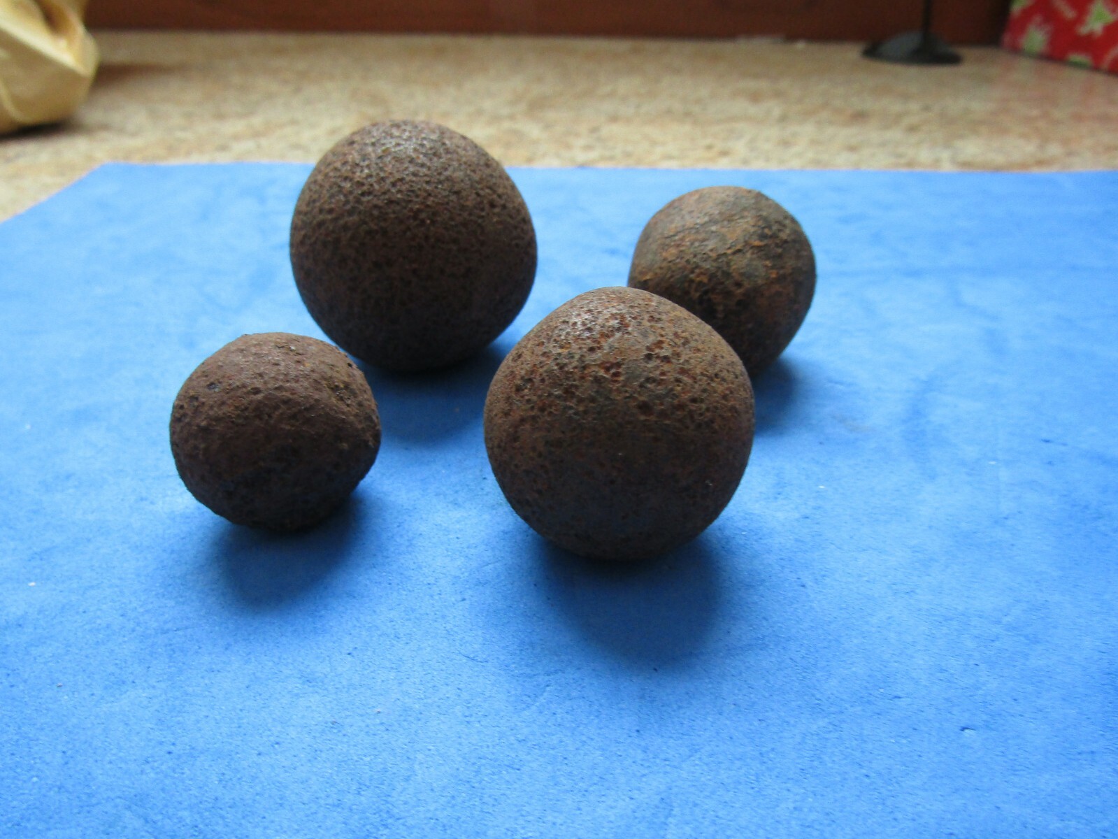 RARE/SCARCE LOT(4)Civil war era iron grapeshot, canister shot