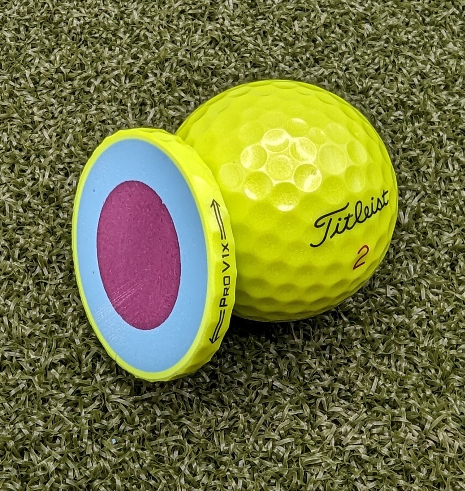 Titleist Pro V1x Cross Section Yellow Golf Ball Marker Poker Chip Style Pro V1