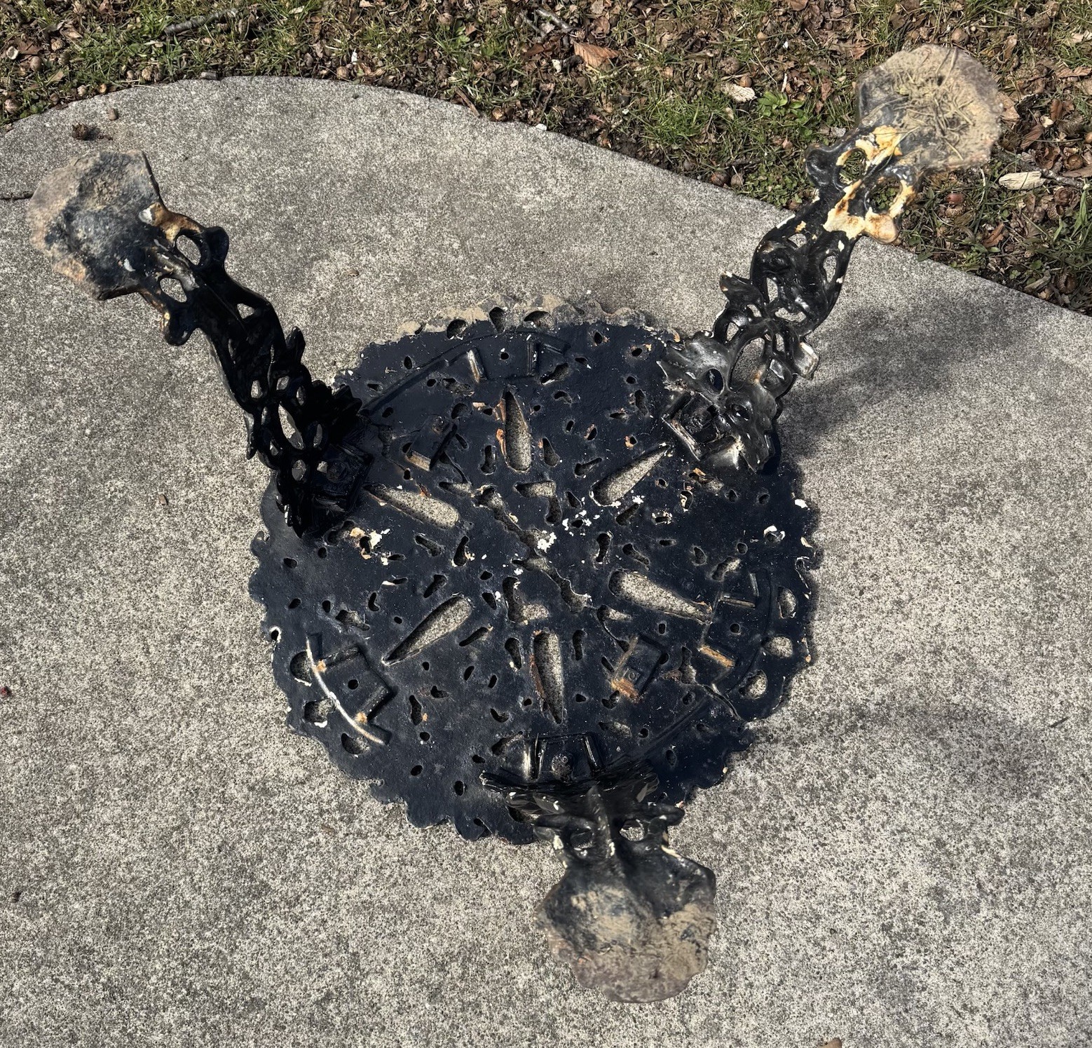 Antique Vintage Victorian Grape Vine Cast Iron Patio Table Grapes & Leaf Garden