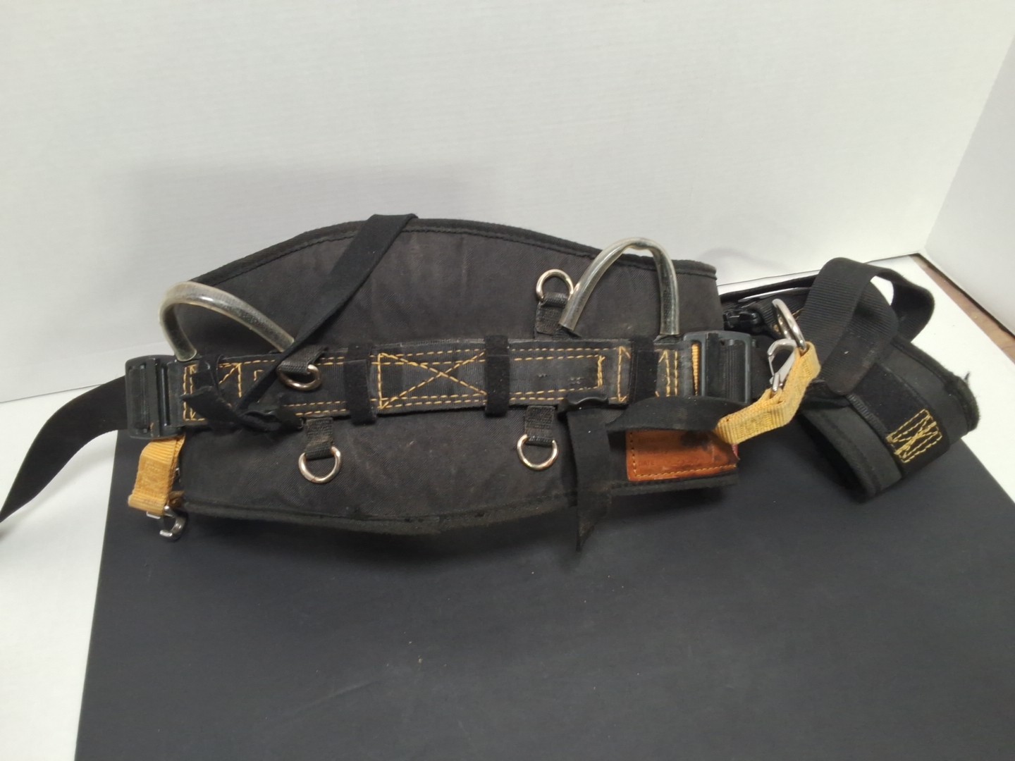 Weaver Cougar 1085 Saddle w/ Leg Straps, 2019 LARGE- USED