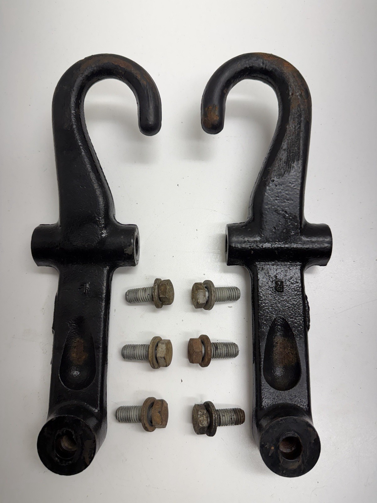 01 - 06 Chevy Silverado GMC Sierra HD 2500 3500 Front Tow Hooks & Hardware A45