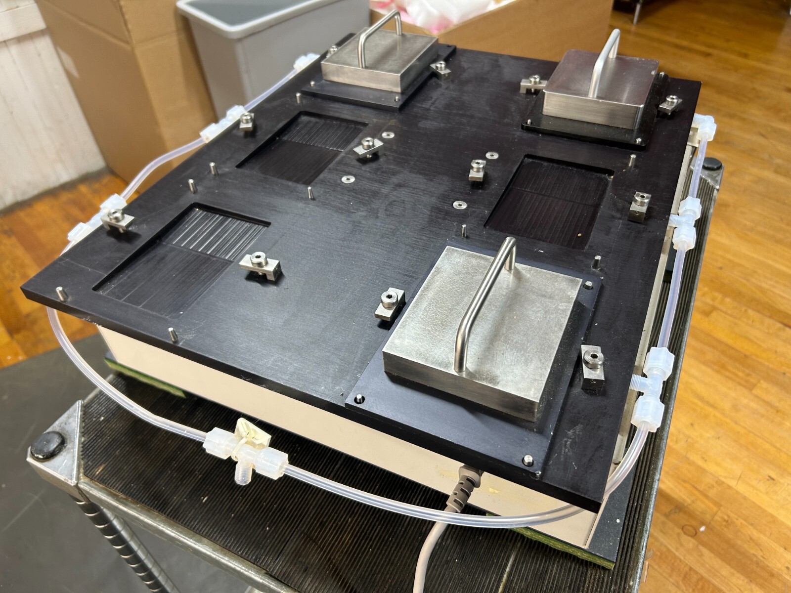 New Brunswick Innova 2100 Platform Shaker M1194-2000