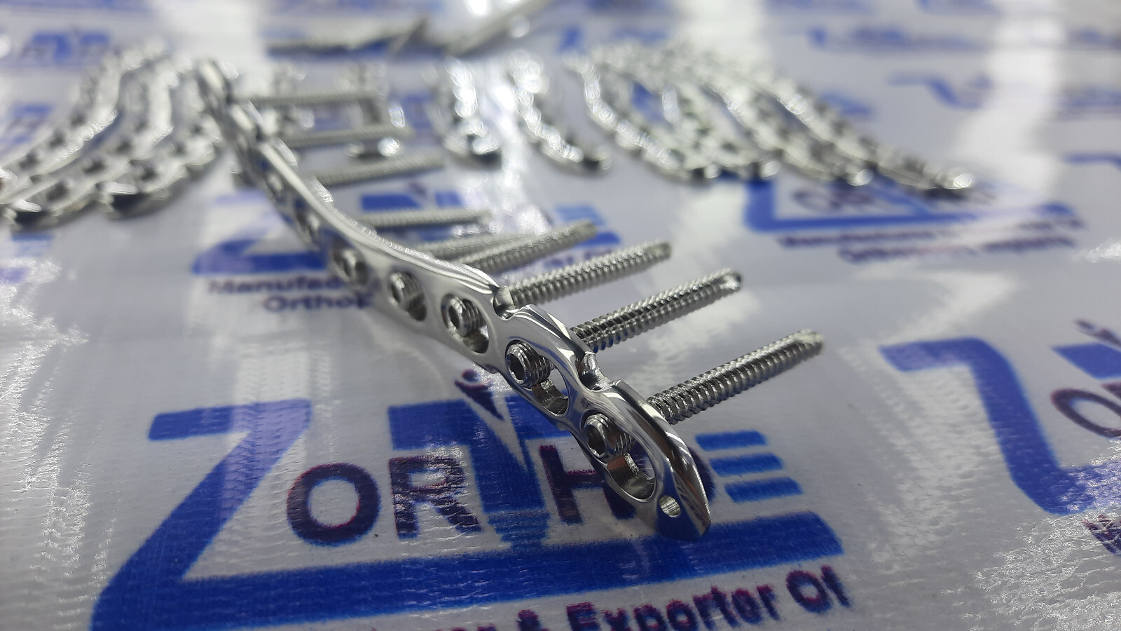 Anterior Clavicle Locking "S" 5-10 hole plate & 3.5mm LCP screws (114Pc) SS 316L