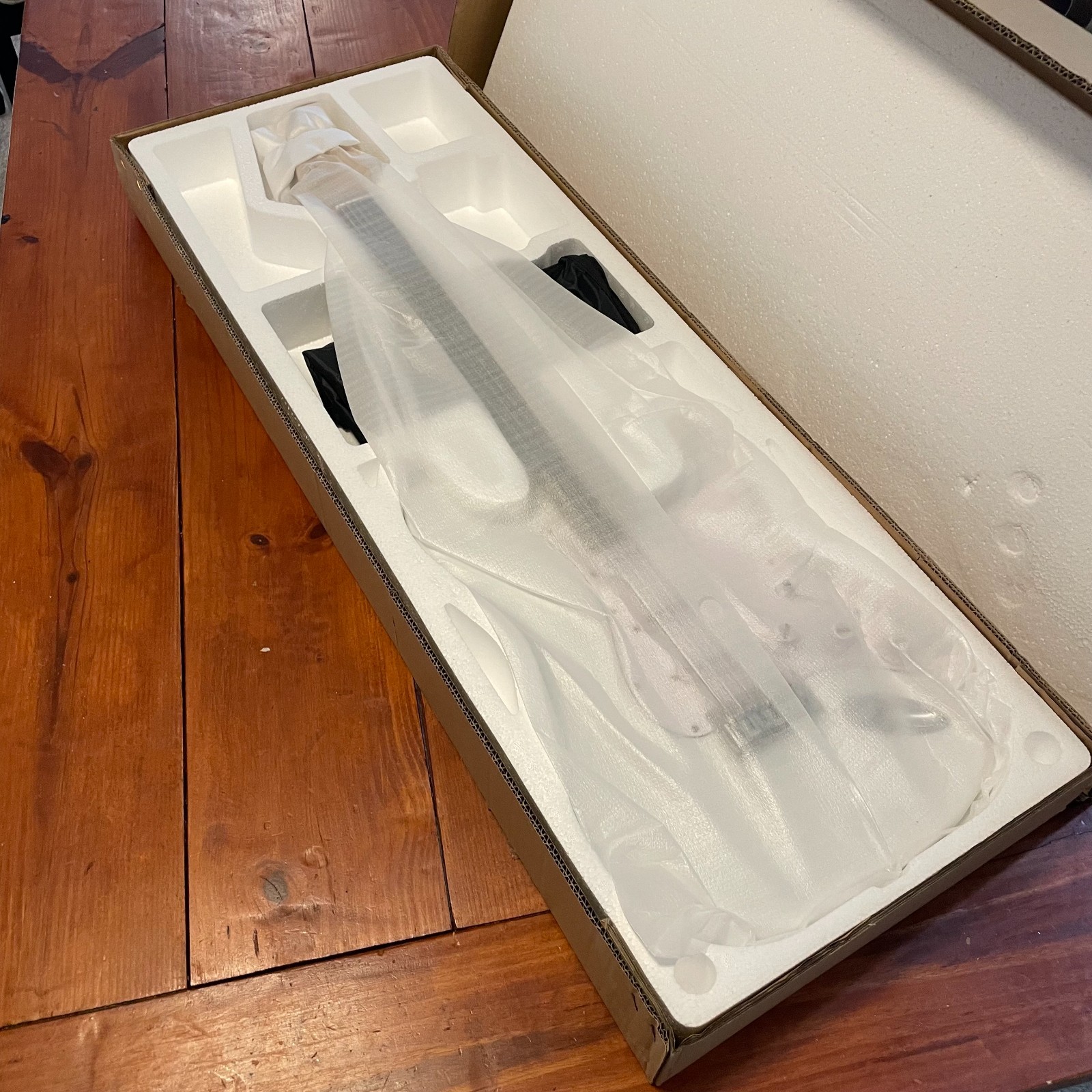 Full-Size Olympic White Electric Guitar with Rosewood Fretboard, S-S-S Pickups