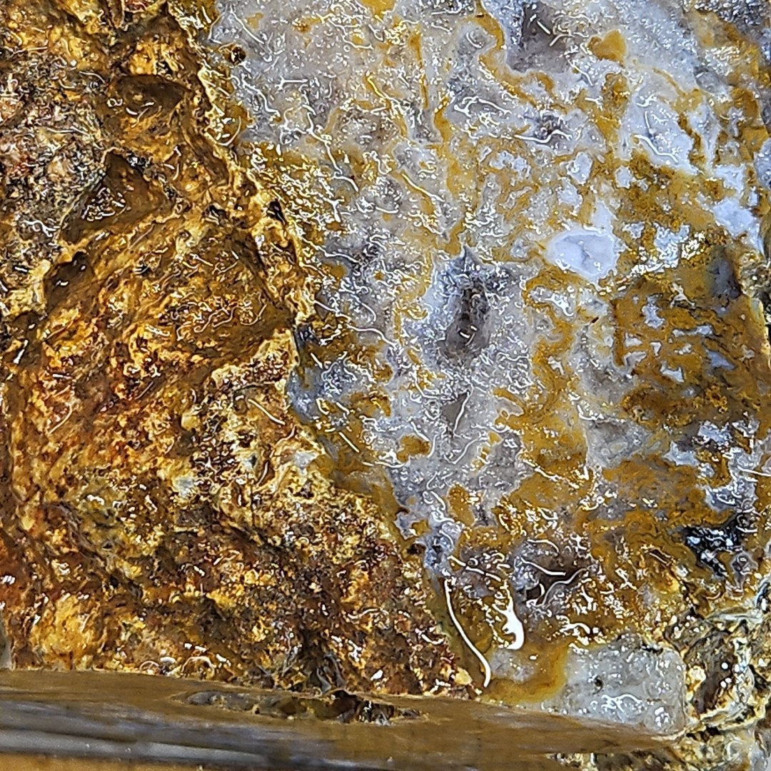 Royal blue agate rough. Spectacular blue colors, sharp banding 2LBS 4.7oz.