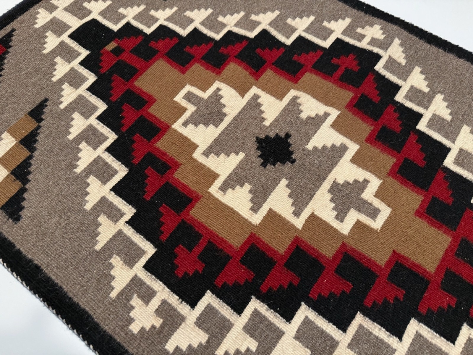 OUTSTANDING NAVAJO GANADO RUG / TAPESTRY,2-TONE(OLIVE-TAN) BACKGROUND, MINT, NR!